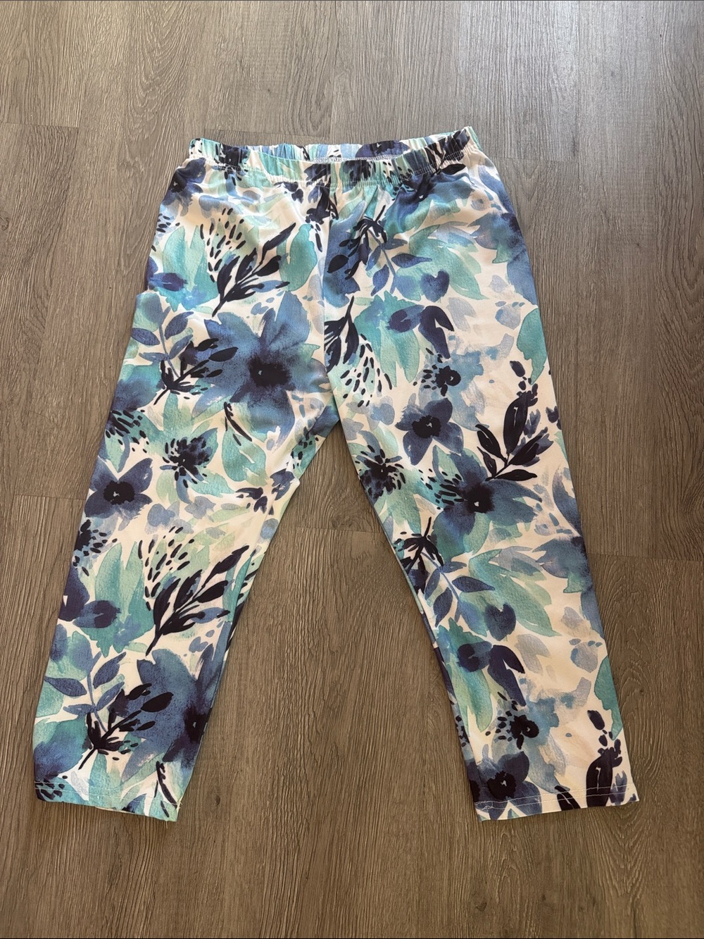 Women's Blue Floral Capri Pants, Pull-On Elastic Waist